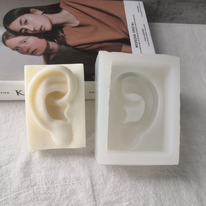 Detailansicht der 3D-Ohr-Silikonform für DIY-Kerzen und medizinische Lehrmodelle