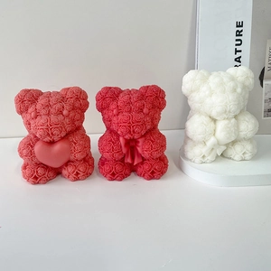 Detailansicht der 3D Rosenbär Silikonform für DIY Duftkerzen und handgemachte Seifen
