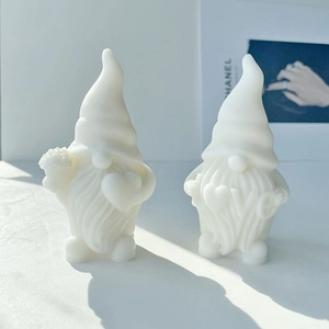 Candele a forma di gnomo con cuore e testo LOVE per decorazione regalo San Valentino