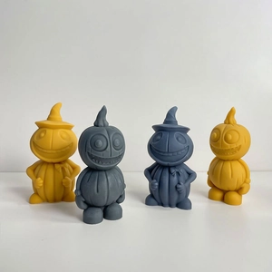 Set di quattro statuette antropomorfe a forma di zucca di Halloween con cappelli da strega