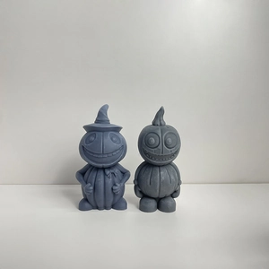 Dettaglio di figurine di zucca grigie per decorazioni Halloween e stampi fai-da-te