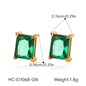 Detailed size chart for emerald green rectangle stud earrings in 18k gold plated steel