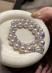 Detailed view of luxury lavender pearl bracelet with zircon-encrusted U-shaped decorative clasp