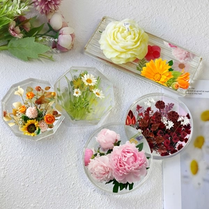 DIY round silicone resin coasters mold set with dried floral epoxy resin designs