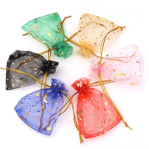 Organza Geschenkbeutel mit goldenem Sternen- und Mondmuster in verschiedenen Farben