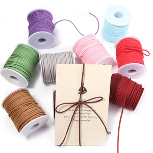 Set van 45m kleurrijke suède koord spoelen voor DIY-sieraden en cadeauverpakking
