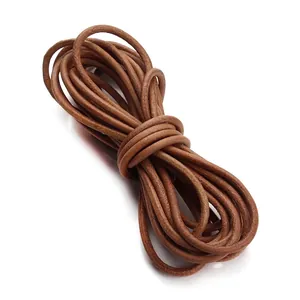 Détail du cordon rond en cuir véritable marron foncé pour la création de bijoux DIY
