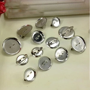 Vue détaillée de supports de broche ronds et ovales en métal pour création de bijoux