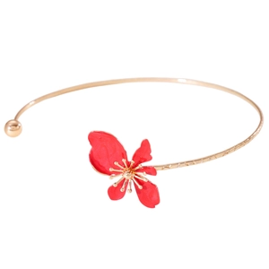 Close-up view of an elegant vintage red flower choker necklace with a gold-tone finish