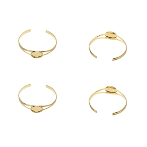 Detail van 4 vergulde dubbellijnse armband basissen met ovale zettingen voor DIY