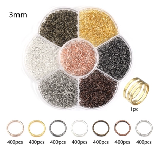 Detailansicht der 3mm Biegeringe in 7 Metallfarben in einer blumenförmigen Box