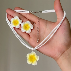 Fresh Hawaiian Style Resin Plumeria Flower Pendant Necklace Earrings Jewelry Set For Women Summer Vacation Jewelry