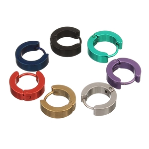 Set di orecchini huggie in acciaio inossidabile opaco in 7 colori con chiusura a scatto