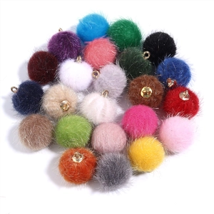 Kleurrijke imitatiebont pompon bedeltjes met gouden metalen ringen voor DIY sieraden