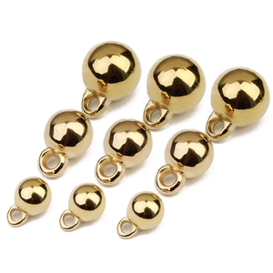 Comparaison détaillée de trois tailles de pendentifs perles dorées pour bijoux DIY