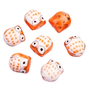 Détail de perles en céramique hibou peintes à la main pour bijoux et loisirs créatifs