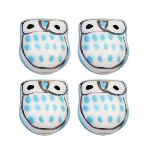 Détail de quatre perles en céramique peintes à la main en forme de hibou pour bijoux DIY