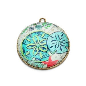 Vintage ocean-themed round glass pendant with starfish and sand dollar patterns