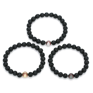Dreiteiliges Set aus 8mm schwarzen Lavastein-Baseball-Armbändern in Weiß und Gold