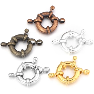 Fermoirs à ressort rétro en cuivre pour bijoux en cinq couleurs métalliques différentes