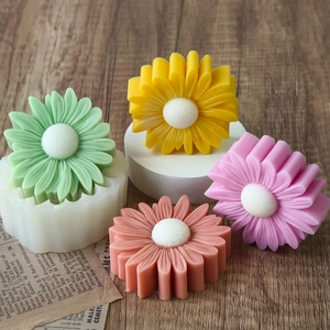 Large daisy sunflower silicone mold for DIY resin candles and handmade soaps