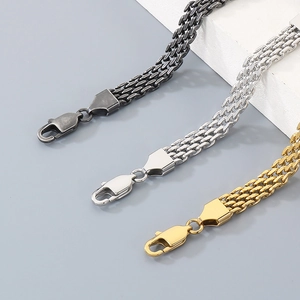 Detailansicht von Edelstahl-Cuban-Gliederketten in Schwarz, Silber und Gold für Herren.