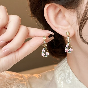 Chinese Style Pipa Shape Stud Earrings Gold Plated Pink Peach Blossom Enamel Design Rhinestone Earrings For Women Vintage Jewelry Gift