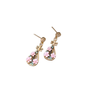 Elegant Chinese style gold pipa drop earrings adorned with pink peach blossoms
