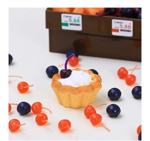 Mini cupcake in resina con panna e frutti di bosco per fai-da-te e miniature