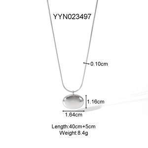 Détails dimensionnels d'un collier pendentif fève en acier inoxydable argenté avec mesures.