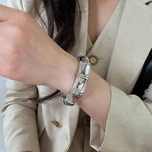 Bracciale rigido largo aperto argento trama bambù donna con finitura lucida a specchio