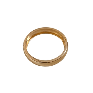 Bracelet jonc articulé en métal doré minimaliste avec une finition métallique brillante