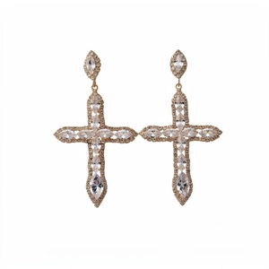 Elegante vergoldete Kreuzohrringe mit Zirkonia-Steinen im Marquise-Schliff