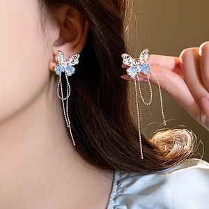 Orecchini a Bottone con Nappa Farfalla Traforata Argento con Strass in Vetro Blu Eleganti Gioielli da Donna