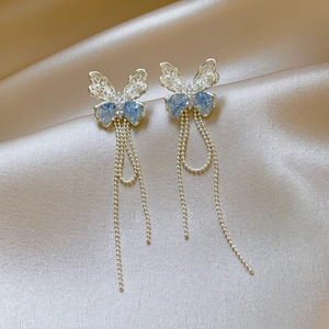 Eleganti orecchini a farfalla in argento con zircone blu e lunghe nappe