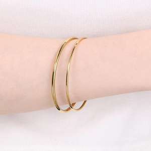 Minimalist 18K gold-plated 2mm thin wire coil bangles for multi-layer stacked wearing