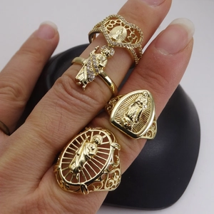 Anillos religiosos ajustables bañados en oro con micropavé de circón e iconos de María