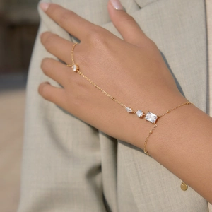 Elegante gouden vingerarmband met fonkelende zirkonia-stenen voor modebewuste dames