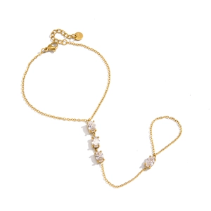 Elegante vergulde ringarmband met vier sprankelende heldere zirkoniasteentjes