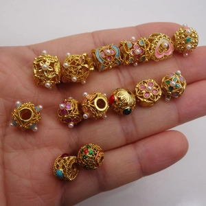 Cuentas de flores chapadas en oro y perlas de imitación para hacer pulseras de bricolaje