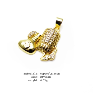 Pendentif sac d'argent hip-hop doré avec zircons incrustés et chaîne boîte