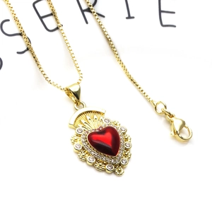 Vintage vergoldete Herz-Halskette mit rotem Stein und Zirkonia auf einer Box-Kette