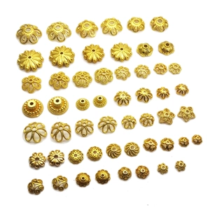 Assortiment d'entretoises et calottes en cuivre doré pour la création de bijoux