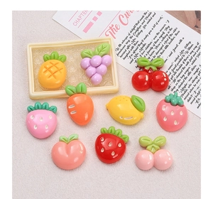 Bunte Resin-Anhänger in Obst- und Gemüseform für kreative DIY-Bastelarbeiten