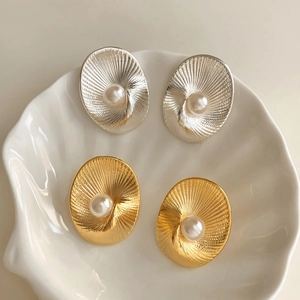 Orecchini a Bottone Ovali Vintage Francesi Texture a Spirale Perla Artificiale Intarsiata Lega Placcata Oro Argento Gioielli da Donna