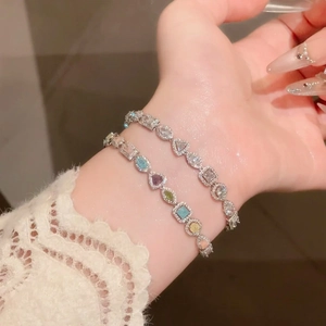 Elegante Zirkon-Armbänder im koreanischen Stil mit bunten Kristallen am Handgelenk