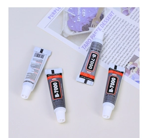 Vue macro de tubes de colle B-7000 de 3ml pour bijoux DIY et réparation de téléphones