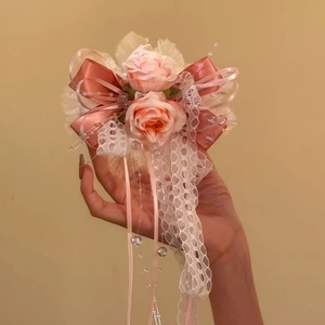 Elegante molletta per capelli con rosa in chiffon fatta a mano e fiocco in pizzo