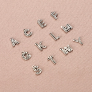 Breloques Lettres Anglaises Minimalistes en Acier Inoxydable Pendentifs Alphabet avec Strass pour Accessoires de Bijoux DIY Bracelet Collier Femme