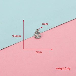 Pendentif lettre G en argent avec dimensions 9,5 mm x 7 mm et poids de 0,4 g